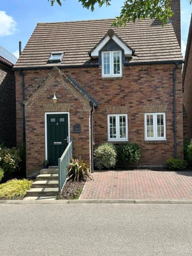 Hotdog House Filey Detached Pet Friendly Eco House — 4-Star Luxury Hotel in Hunmanby, United Kingdom