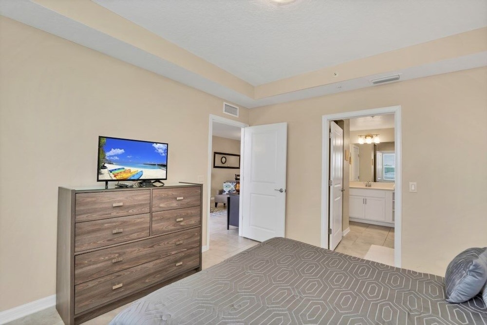Voted #1 Resort Storey Lake Water Park 2 Bedroom Townhouse by Redawning - photo 4