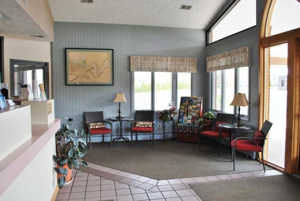 Fleetwood Inn & Suites - photo 6