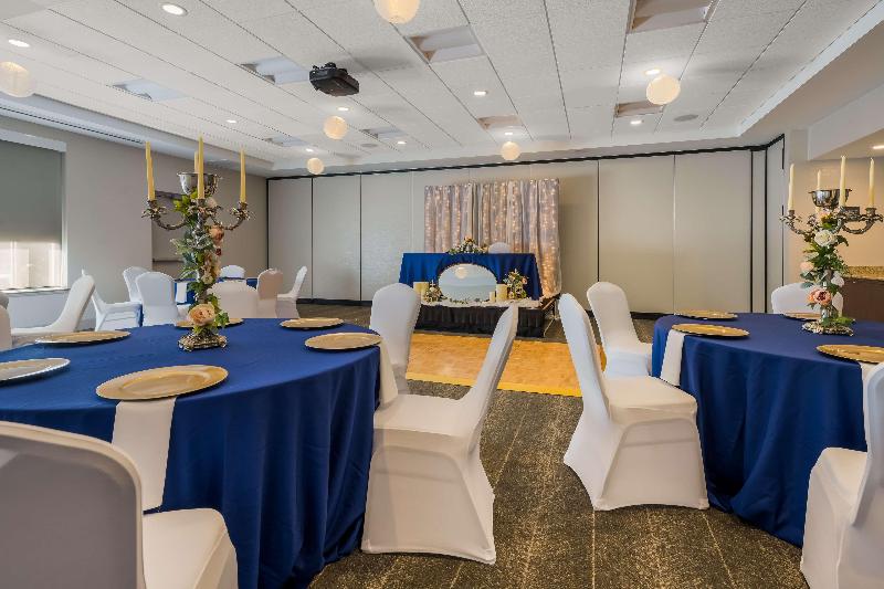 Hilton Garden Inn Rockford - photo 28