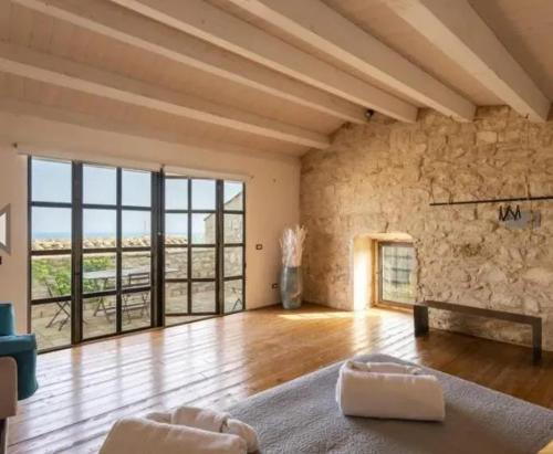 Charming Villa in Pozzallo with Private Pool — 4-Star Luxury Hotel in Pozzallo, Italy