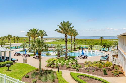 Sunset Vista Heated Pool Lazy River 2 x Hot Tubs in Galveston, United States