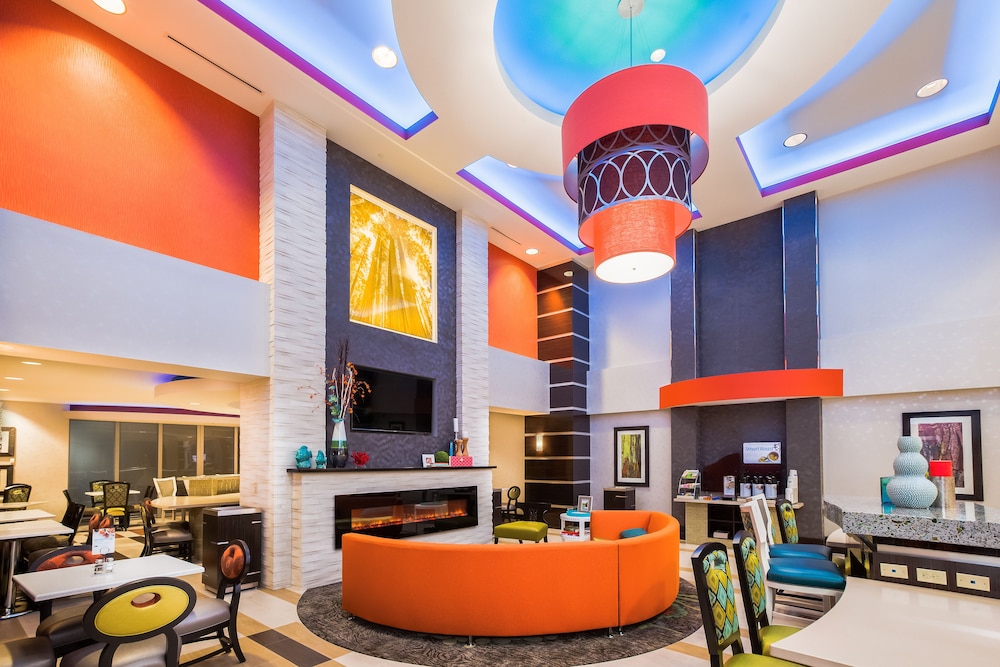 Holiday Inn Express & Suites Eureka by IHG - photo 3
