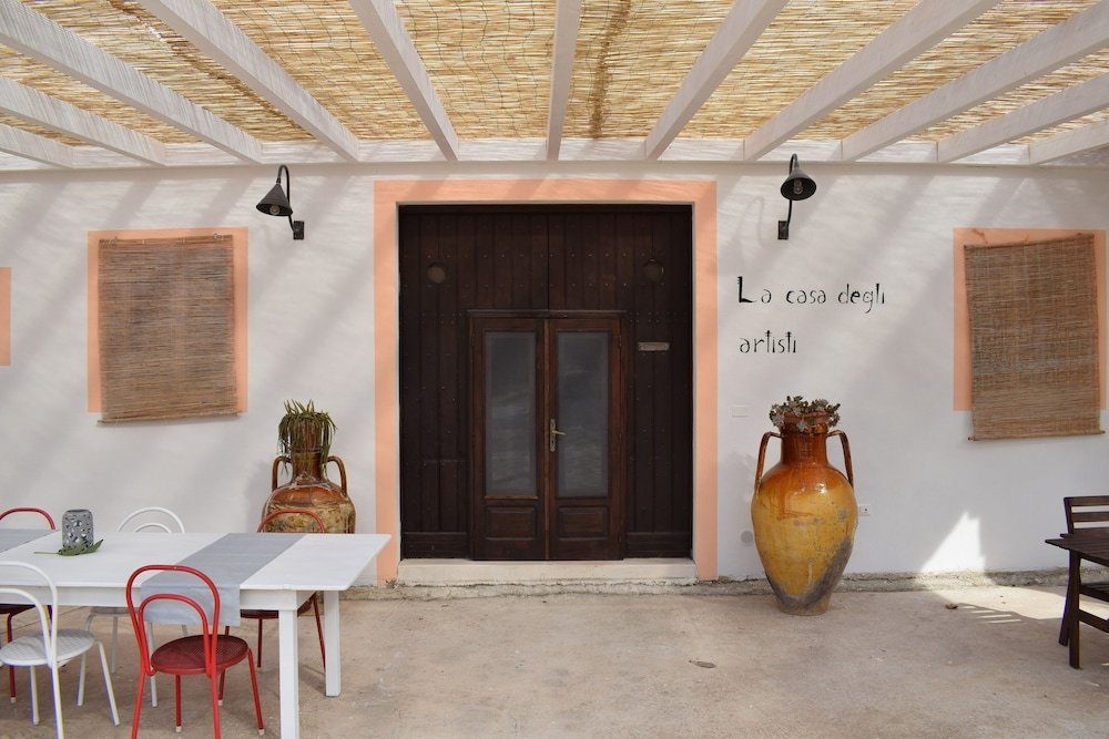 B&B La casa Degli Artisti — 4-Star Luxury Hotel in Ostuni, Italy