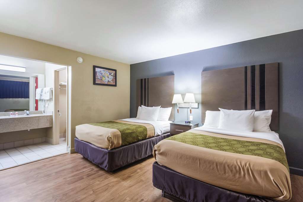 Econo Lodge Inn & Suites I 35 at Shawnee Mission - photo 25