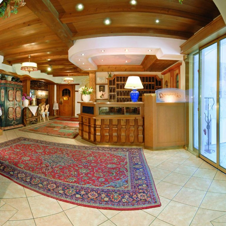 Hotel Neue Post in Hippach, Austria