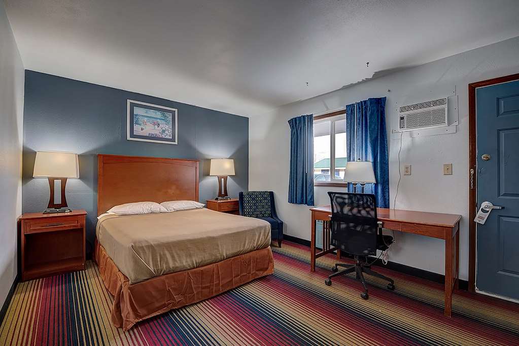 Travelodge by Wyndham Spirit Lake Okoboji - photo 7