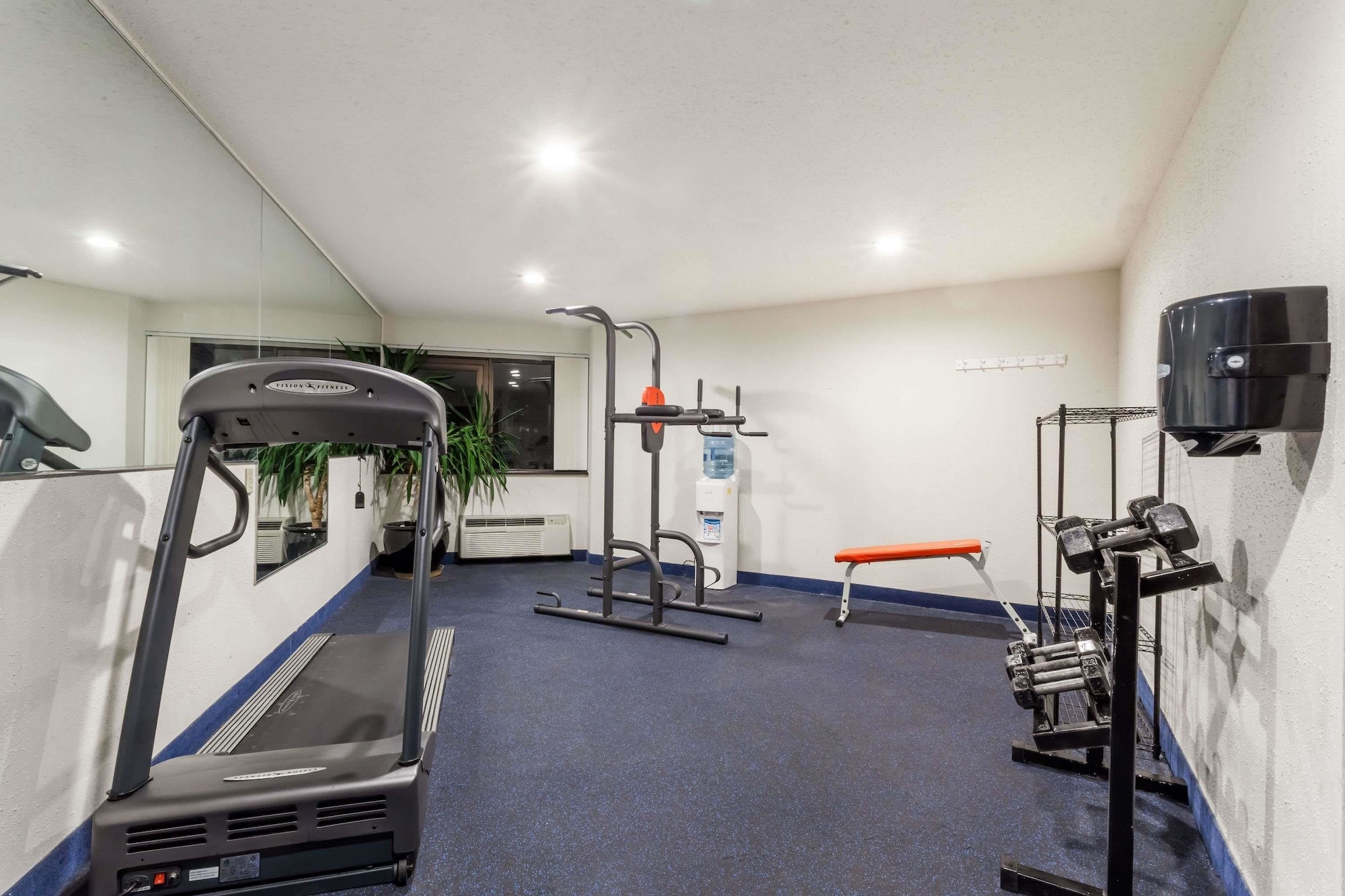 APM Inn and Suites - photo 11