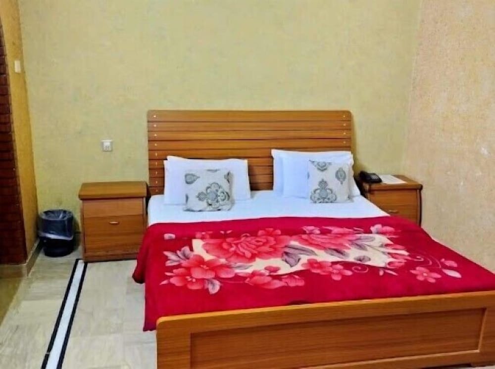 The Times inn Couples in Karachi, Pakistan