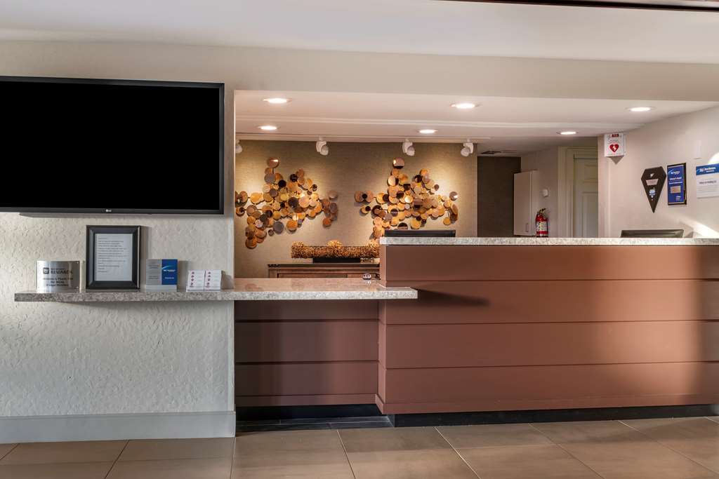 Best Western Plus Hilltop Inn - photo 4