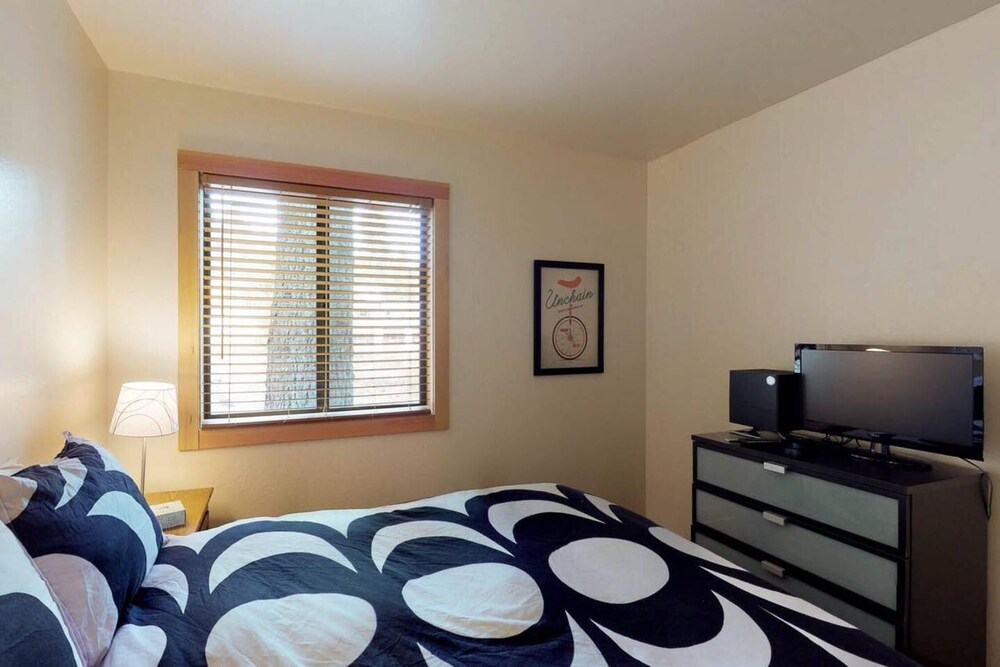 Sockeye by Avantstay Modern 2 BR Condo w Access to Northstar Resort Community - photo 14