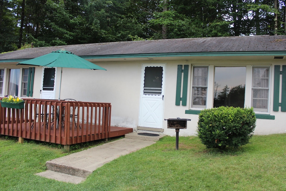 Hill View Motel and Cottages - photo 47