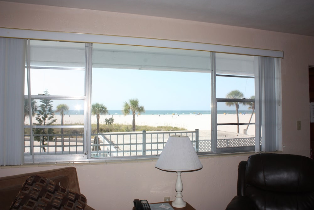 iBeach Resort - photo 2