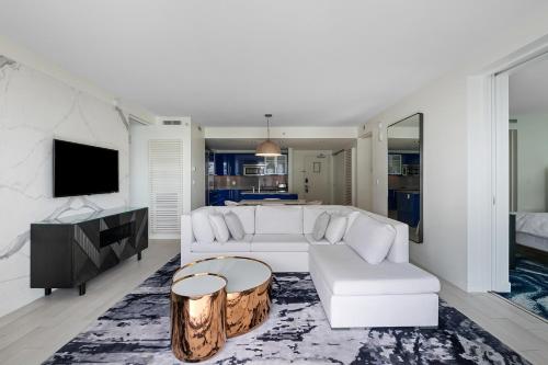Resort Style Residence Beachfront Condo Oasis — 4-Star Luxury Hotel in Fort Lauderdale, United States