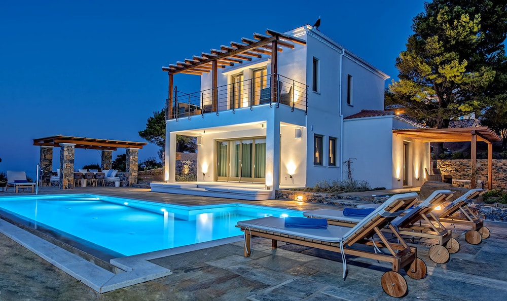 Stargaze Villas — 4-Star Luxury Hotel in Skopelos, Greece