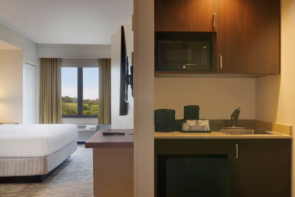 SpringHill Suites by Marriott Newark Liberty International - photo 13