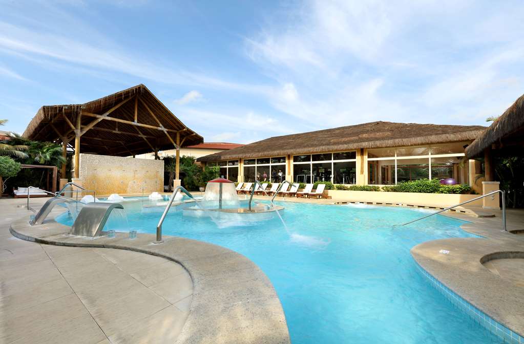 Grand Palladium Imbassaí Resort & Spa All Inclusive in Mata De Sao Joao, Brasil