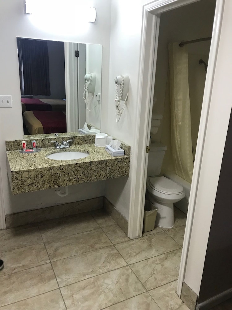Ameri Stay Inn & Suites - photo 11