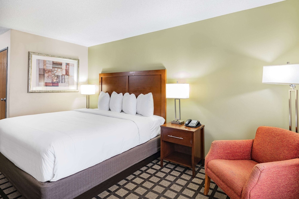 Baymont by Wyndham Gurnee - photo 7