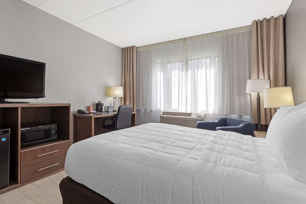 Clarion Hotel & Suites BWI Airport North - photo 6