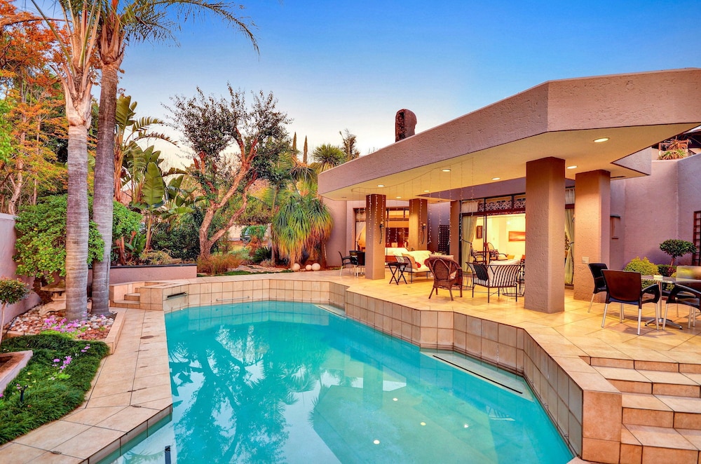 Le Petit Fillan — 4-Star Luxury Hotel in Johannesburg, South Africa