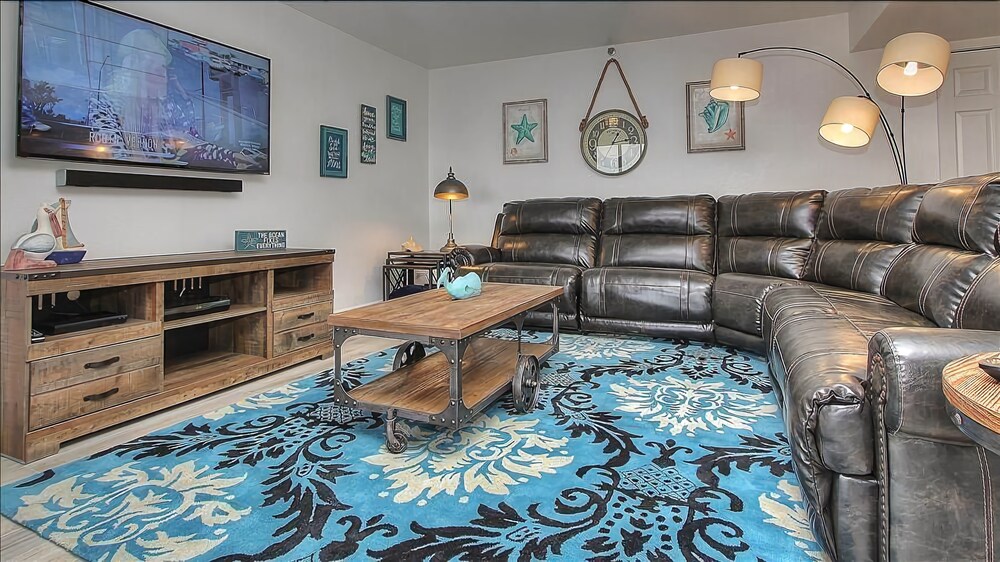 210 Reef Club — 4-Star Luxury Hotel in Indian Rocks Beach, United States