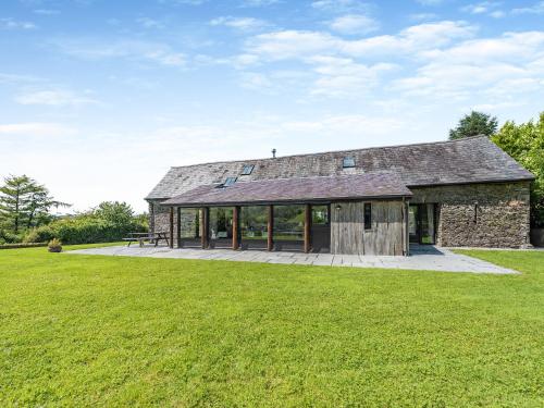 Rhandir Long House — 5-Star Luxury Hotel in Ammanford, United Kingdom
