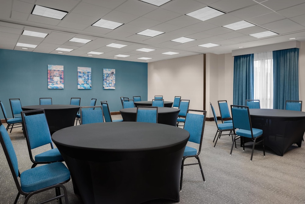Hampton Inn & Suites Omaha Downtown - photo 39