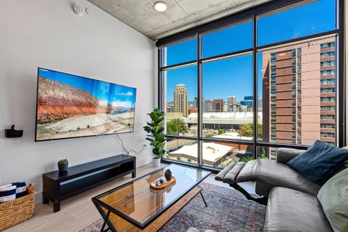 Exceptional 1BD BA Pool Htub Gym — 4-Star Luxury Hotel in Salt Lake City, United States