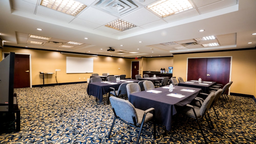 Holiday Inn Express & Suites Pampa by IHG - photo 70