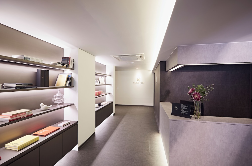 Seongnam Healasis Hotel Moran Station in Seongnam-Si, South Korea