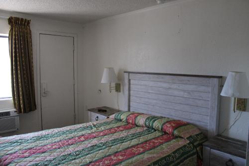 Flagstaff Motel - photo 7