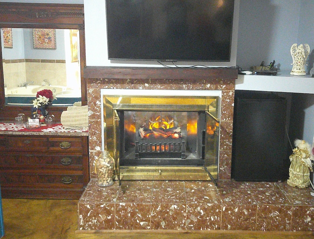 Lil Black Bear Inn - photo 69
