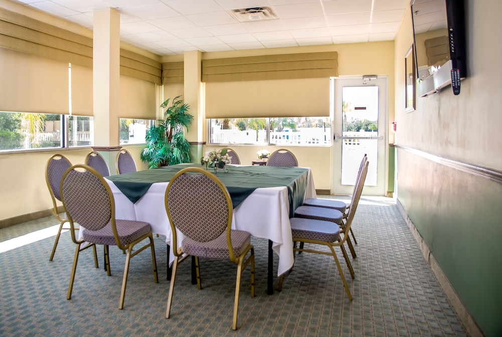 Holiday Inn Express & Suites Cocoa by IHG - photo 93