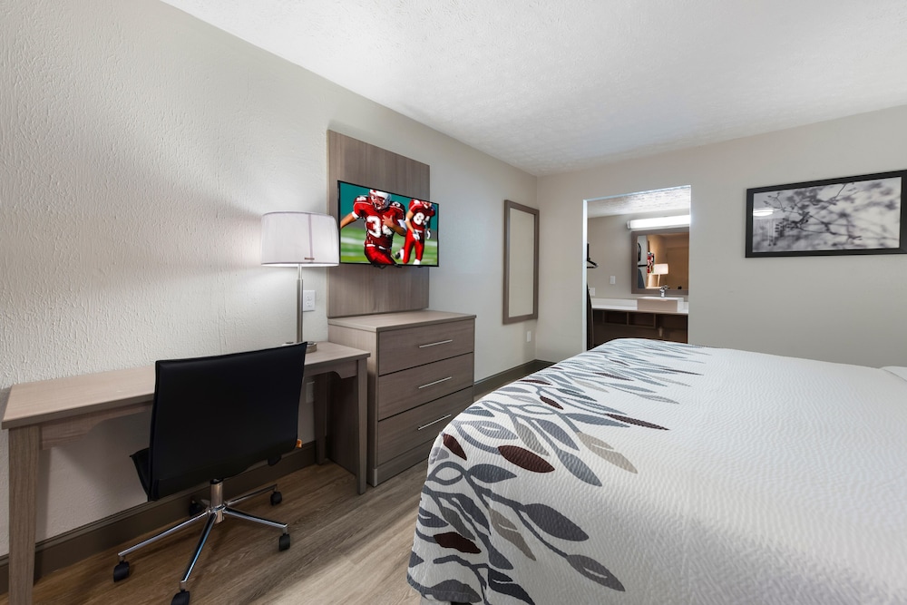 Red Roof Inn Dayton Moraine U of Dayton - photo 28
