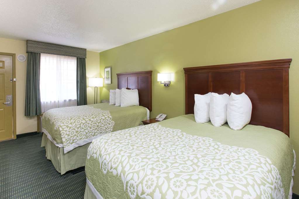 Days Inn & Suites by Wyndham Big Spring - photo 7