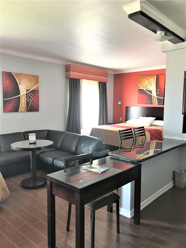 Blue Bay Inn & Suites - photo 14