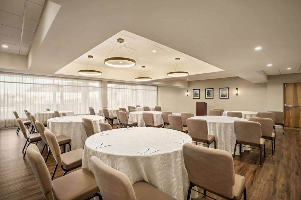 Wyndham Newport Hotel - photo 17