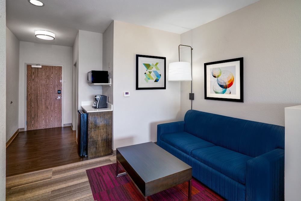 Holiday Inn Express and Suites Winona North by IHG - photo 23