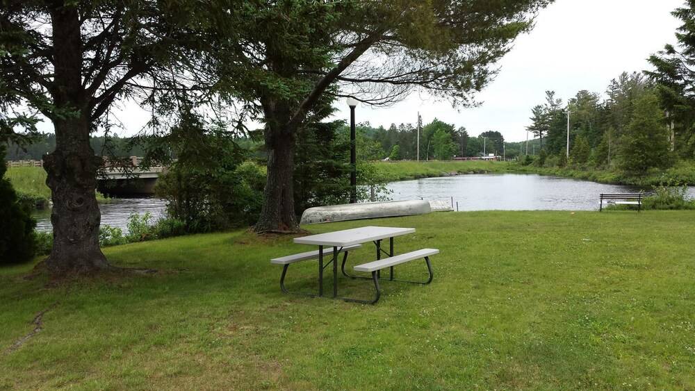 Bear Paw Inn - photo 18