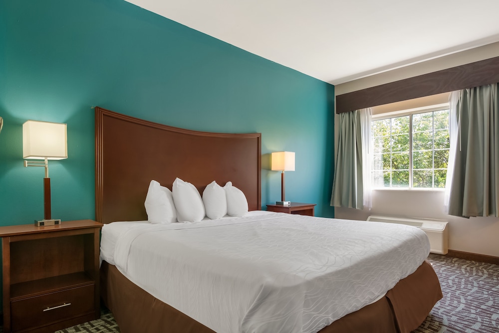 SureStay Plus Hotel by Best Western Topeka Northwest - photo 8