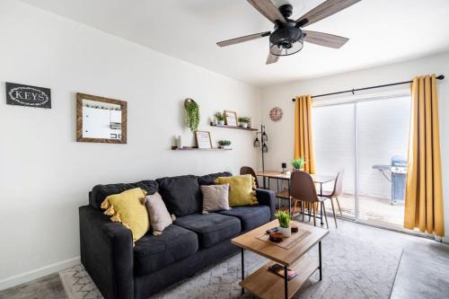 Bright 2BR Oasis Desert Charm and BBQ Nights — 4-Star Luxury Hotel in Tucson, United States