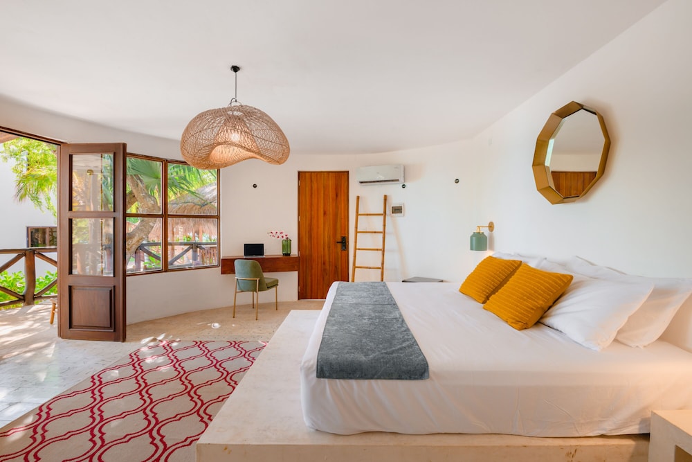 Azulea Bacalar Hotel & Spa Lagoon Front