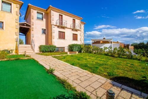 Rovo House 2 Pittulongu Olbia — 4-Star Luxury Hotel in Olbia, Italy