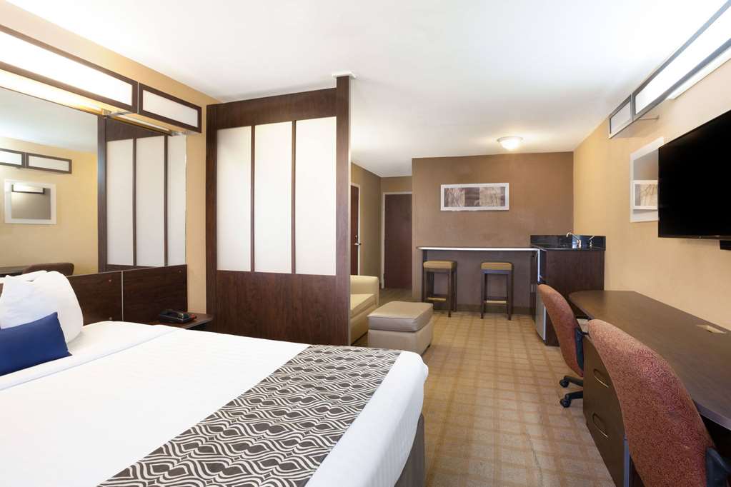 Microtel Inn & Suites by Wyndham Scott Lafayette - photo 21