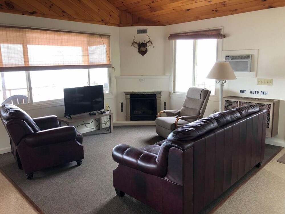 West Winds Motel & Cottages - photo 30
