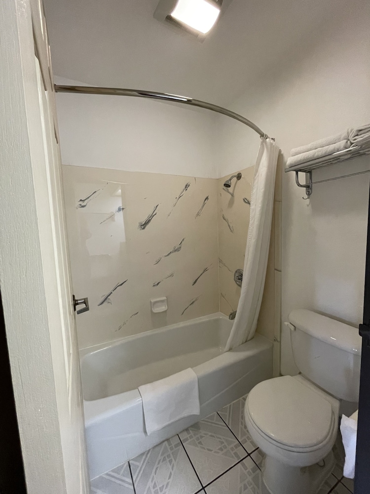 Chino Motel - photo 34