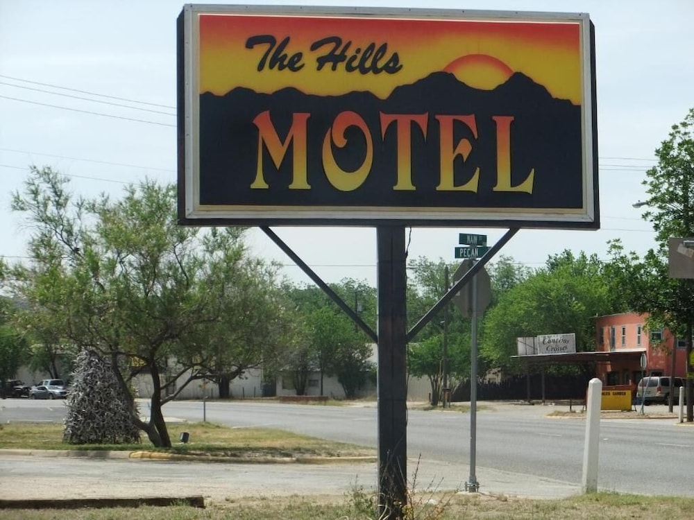 The Hills Motel - photo 25