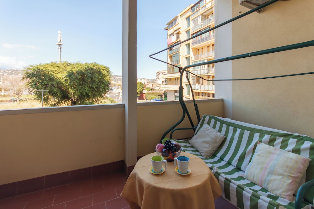 Happy Apartment Nettuno Close To Sea — 4-Star Luxury Hotel in Catania, Italy