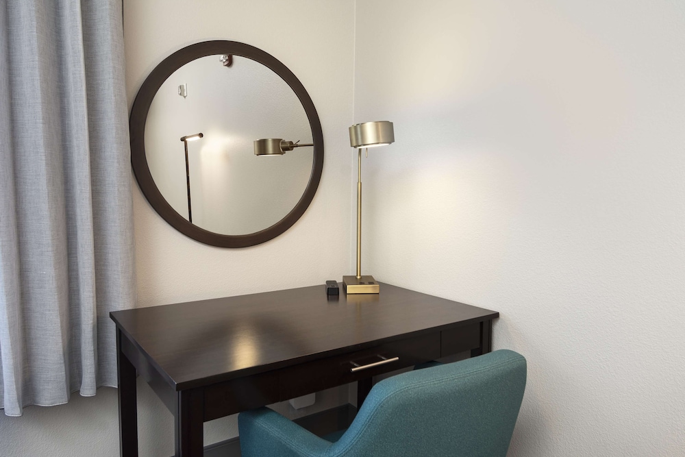 Hampton Inn & Suites Raleigh Downtown - photo 17